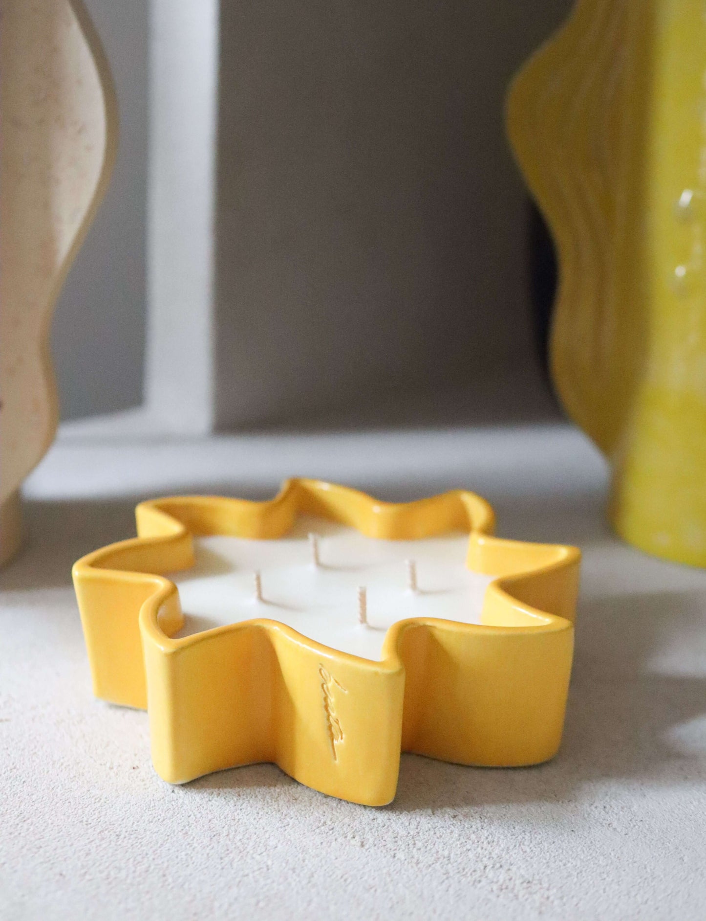 bougie soleil jaune artisanale