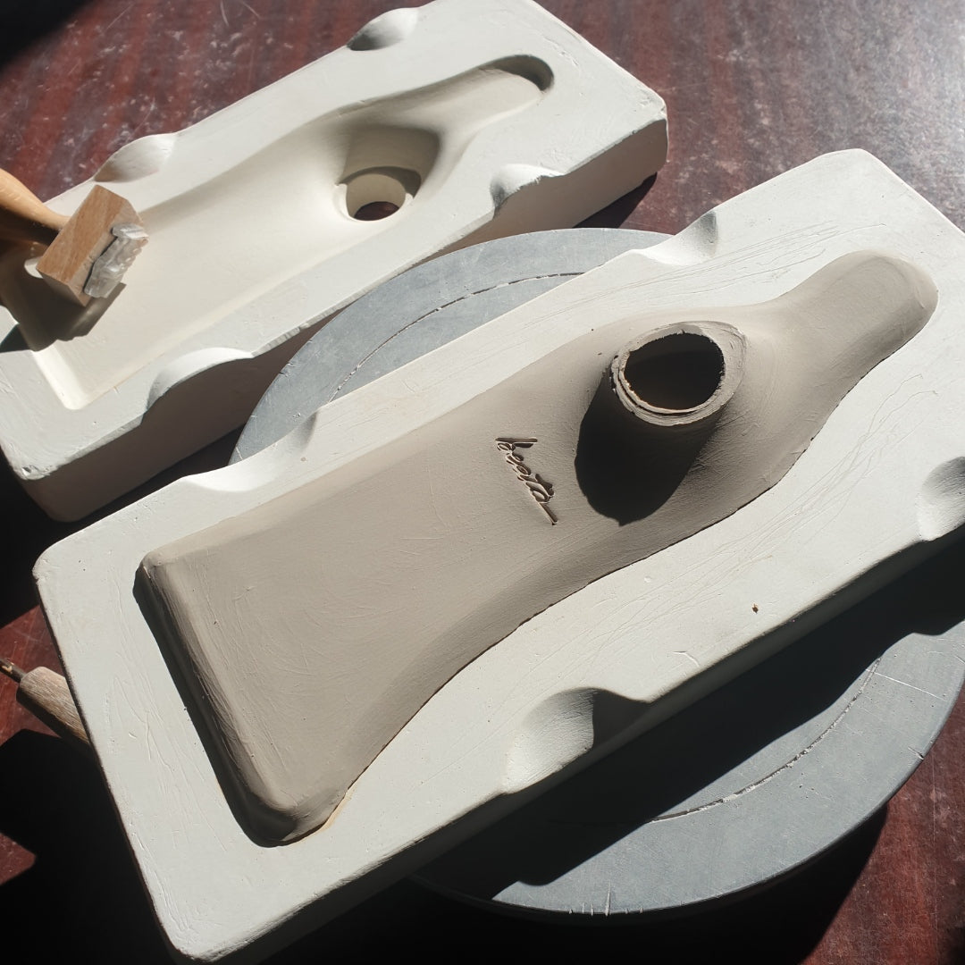 Fabrication artisanale céramique marseille statue vierge marie