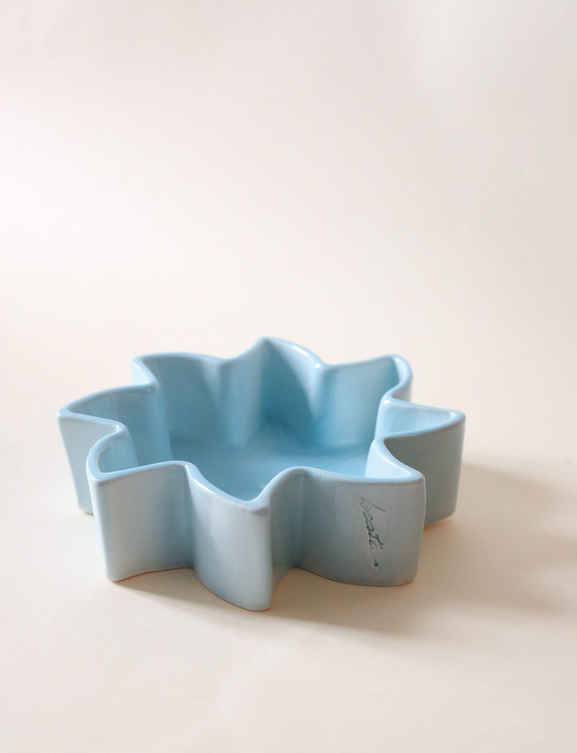 Plat soleil pastel en céramique