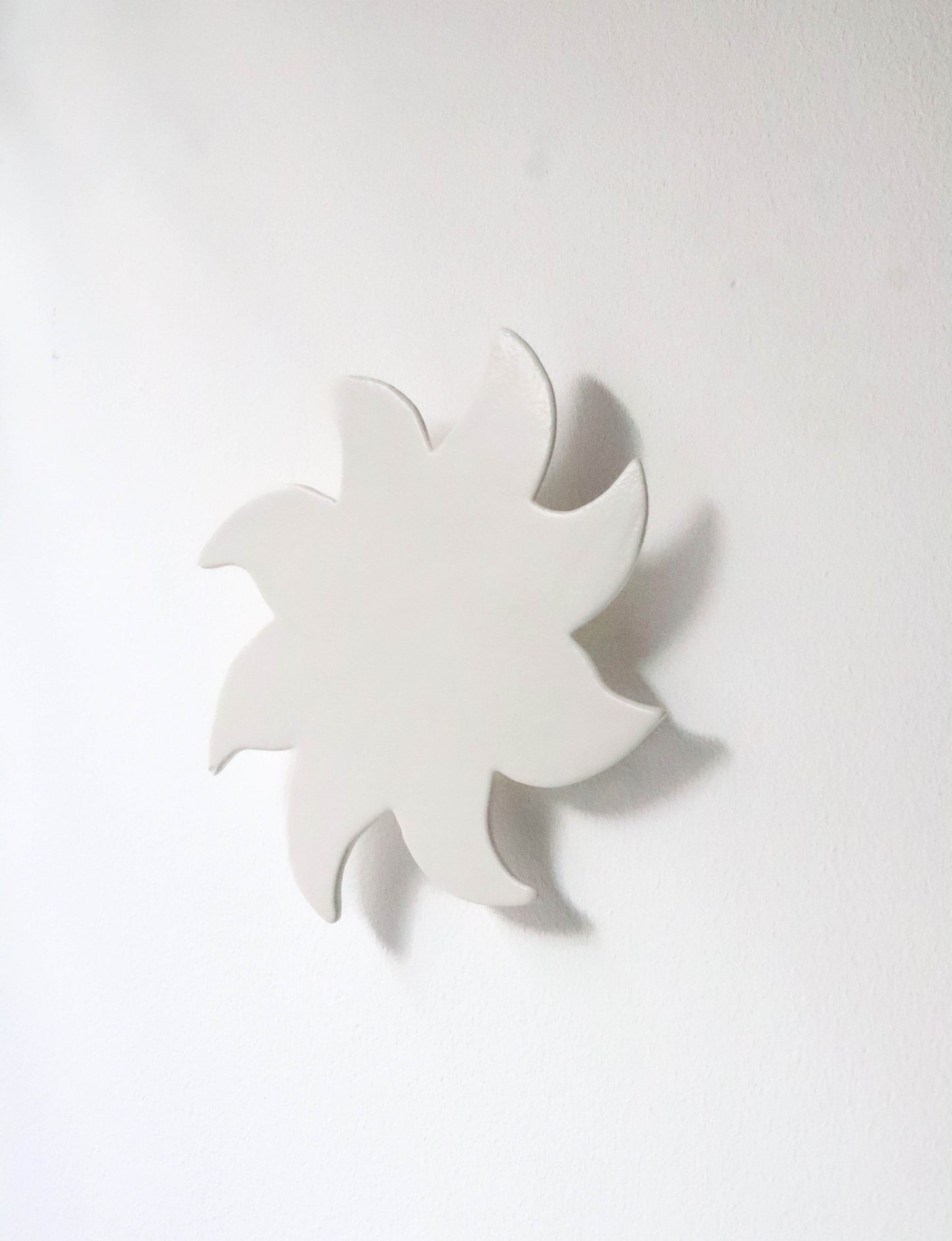 soleil decoratif blanc mural