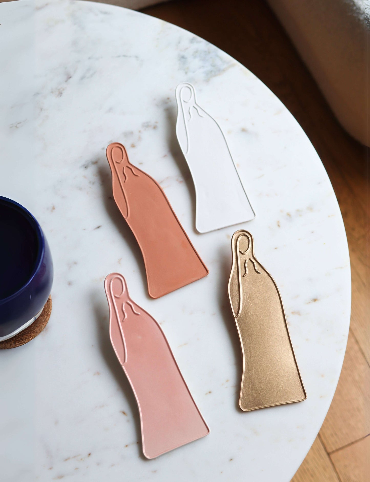 Vierge Céramique Murale – Rose Poudré