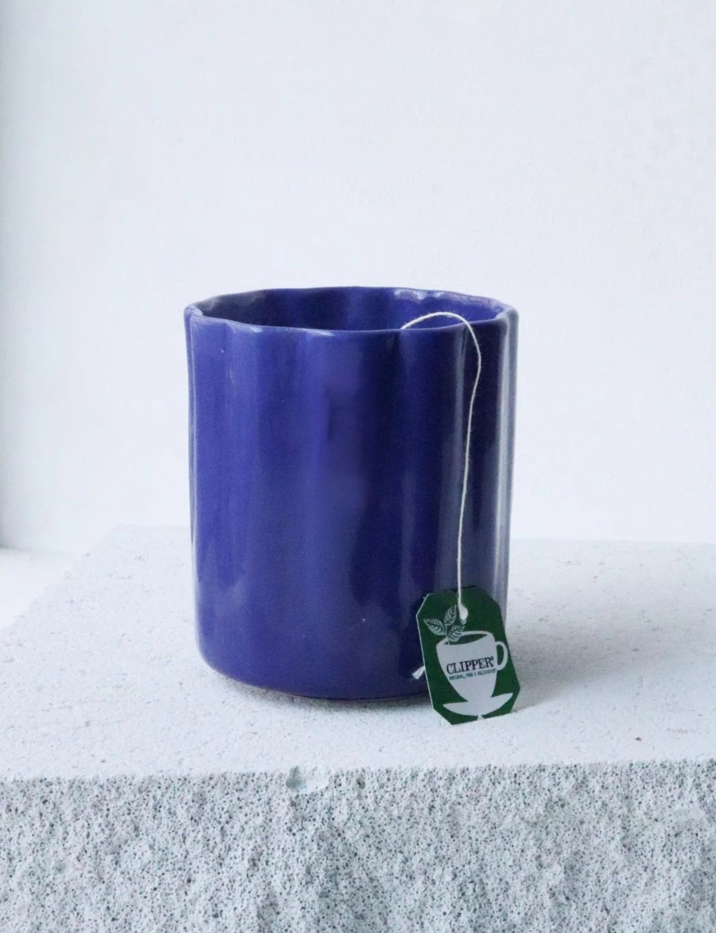 tasse céramique ondulée bleu klein maison beata