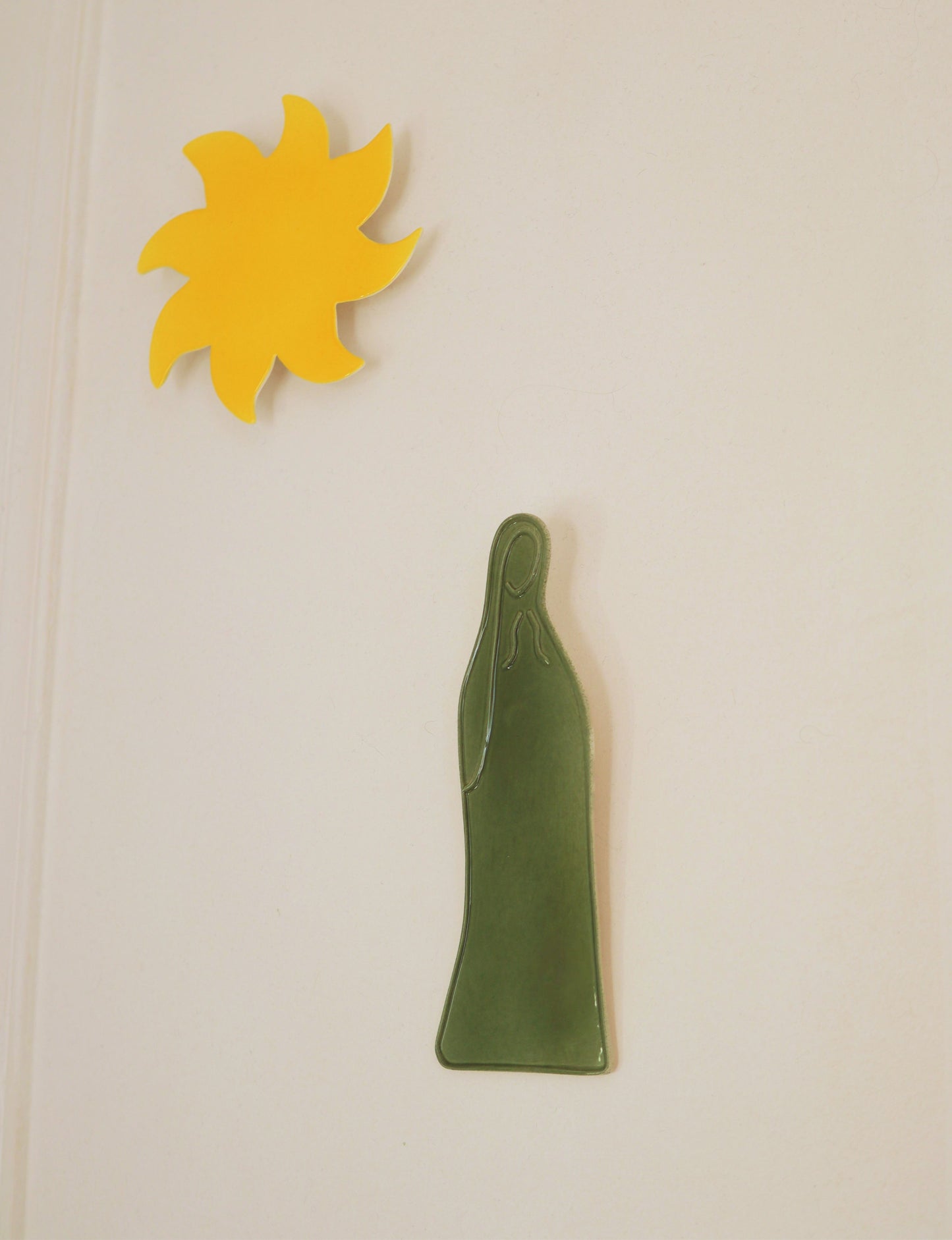 Vierge Céramique Murale – Vert Olive