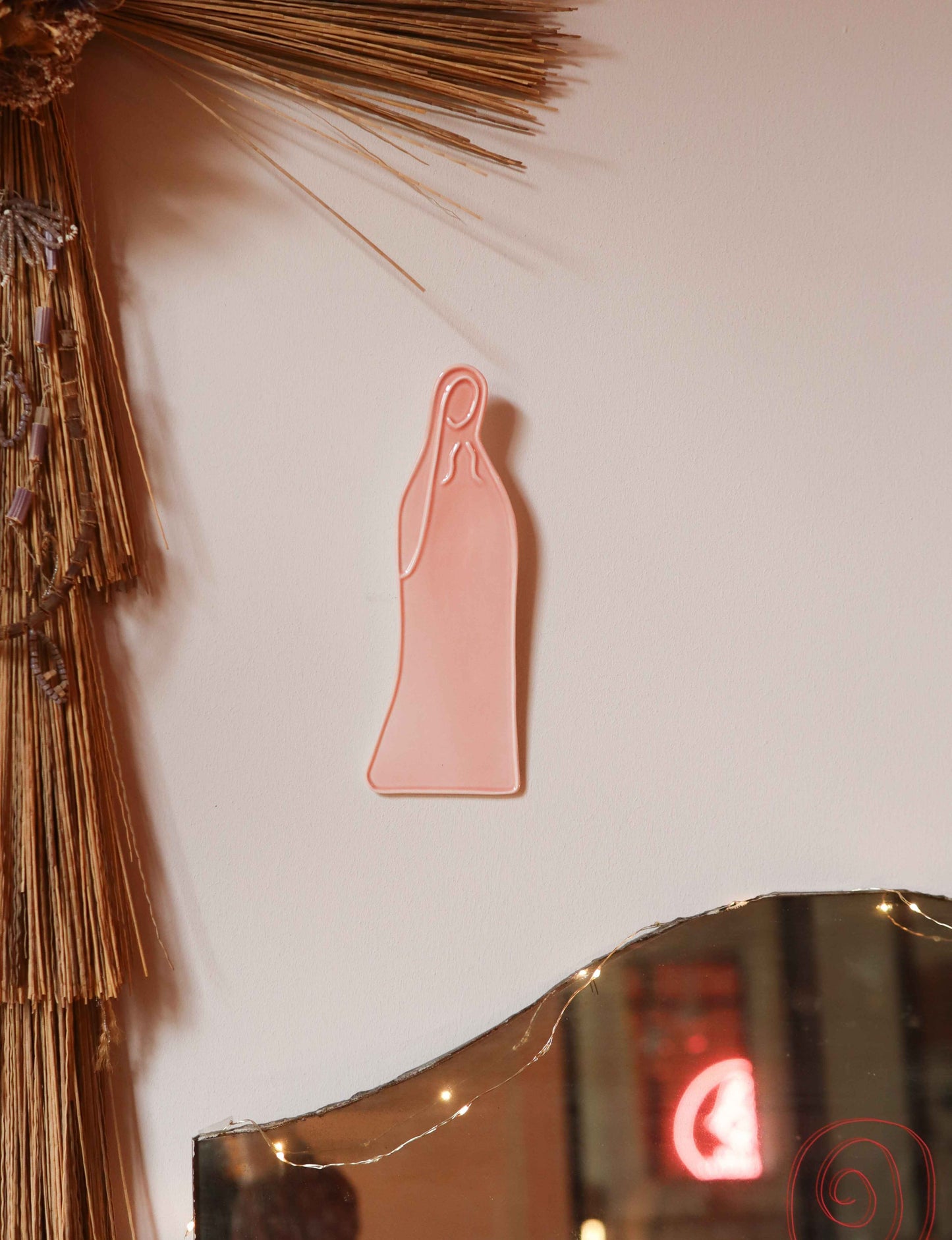 Vierge Céramique Murale – Rose Poudré